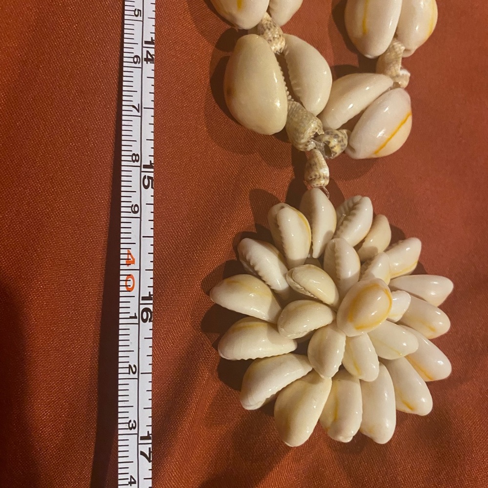 Beautiful Necklace made of shells - Picture 3 of 14